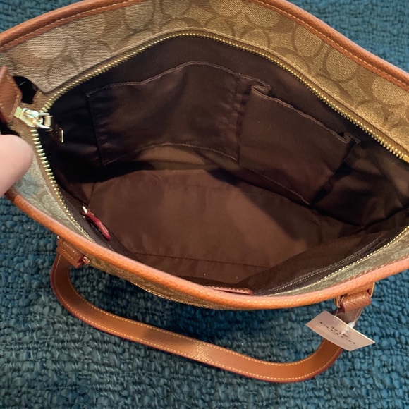 Coach Sig Zip Top Tote-NWT - Picture 4 of 7